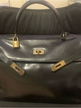 Black Hermes Kelley, Padlock, keys, zipper inside missing puller.